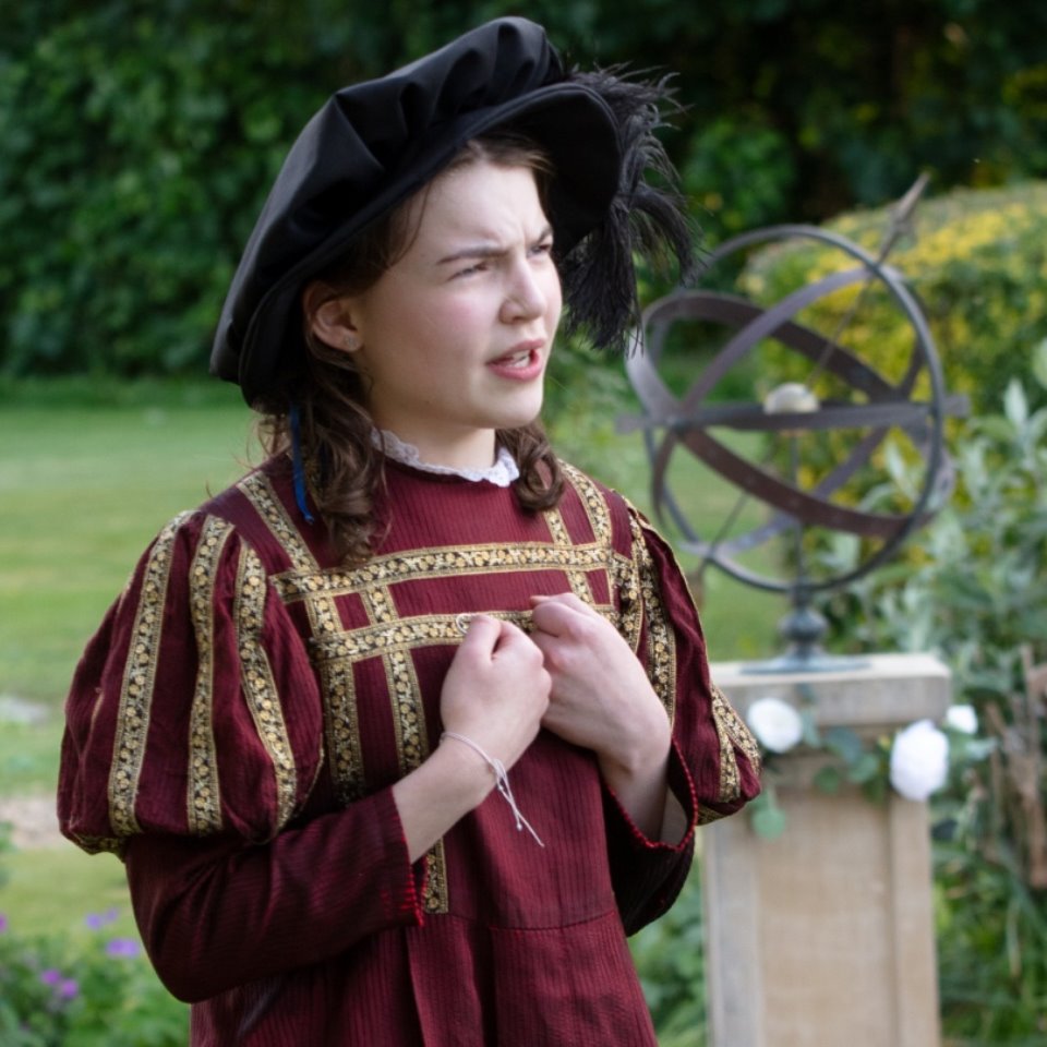 Scholarship applications now open